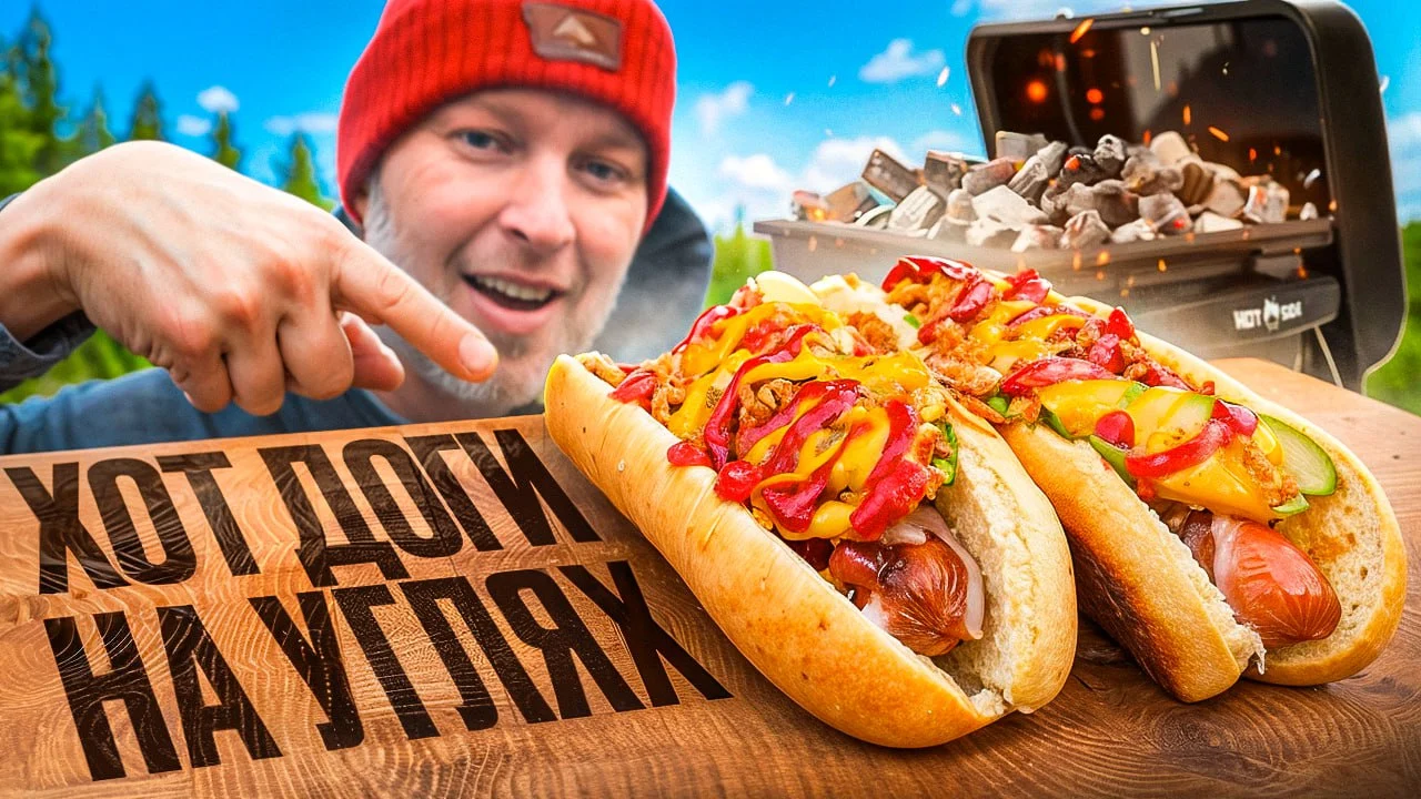 Хот-доги с беконом на угольном гриле